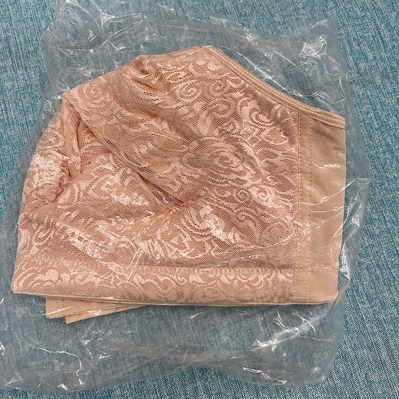 Brand new still in packaging, Breezies off white bra 42DD - Picture 1 of 3